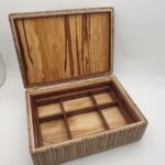 Sieradendoos, gemaakt van verlijmde multiplex,bamboo, en eikenhout